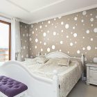 Fotótapéta - Fehér buborékok fahéj-színű háttéren