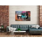 Kép - Zebra mosása a színes téglafalon II